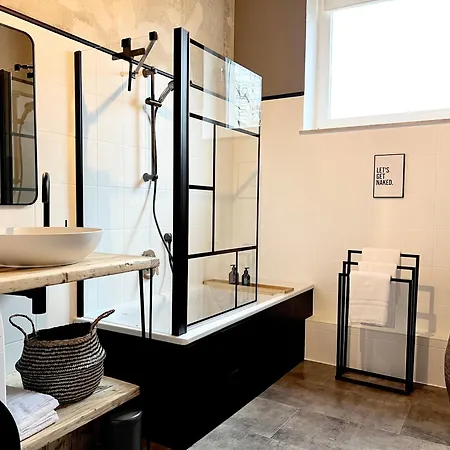 Apartment Makers And 01 Pauline 110qm Parkplatz 1-4 Personen Detmold